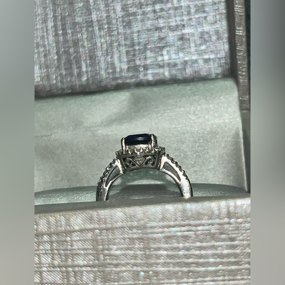 10K White Gold Ring with Sapphire Stone - Picture 6 of 6